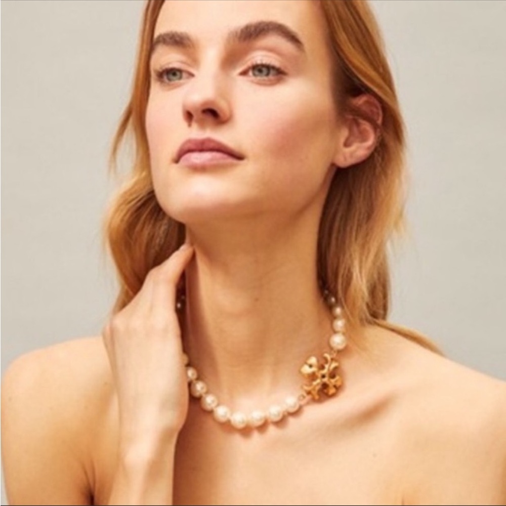 Sold out Roxanne pearl Logo statement necklace - Picture 6 of 7